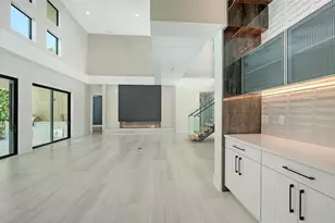 1607 Flower Dr, Sarasota, FL 34239 - Photo 32