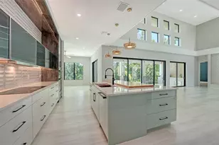 1607 Flower Dr, Sarasota, FL 34239 - Photo 30