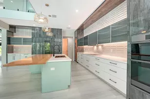 1607 Flower Dr, Sarasota, FL 34239 - Photo 26