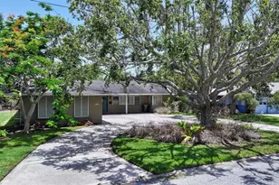 1387 Harbor Dr, Sarasota, FL 34239 - Photo 6