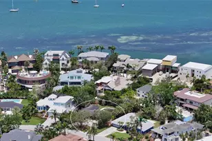 1387 Harbor Dr, Sarasota, FL 34239 - Photo 4