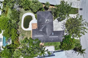 1387 Harbor Dr, Sarasota, FL 34239 - Photo 8