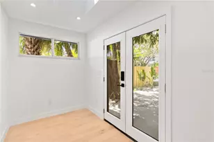 2410 Floyd St, Sarasota, FL 34239 - Photo 10