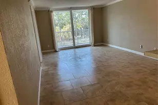 2650 Coconut Bay Ln, Sarasota, FL 34237 - Photo 6