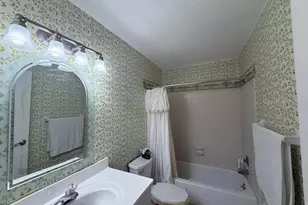 2664 Woodgate Ln, Sarasota, FL 34231 - Photo 14
