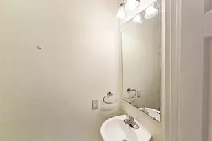 7743 Plantation Cir, University Park, FL 34201 - Photo 8