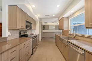 4771 Riverwood Cir, Sarasota, FL 34231 - Photo 10