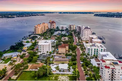 161 Golden Gate Point #1, Sarasota, FL 34236 - Photo 2