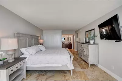 2425 Gulf Of Mexico Drive #14B, Longboat Key, FL 34228 - Photo 20