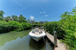 8963 Fishermens Bay Dr, Sarasota, FL 34231 - Photo 2