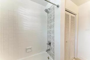8963 Fishermens Bay Dr, Sarasota, FL 34231 - Photo 38