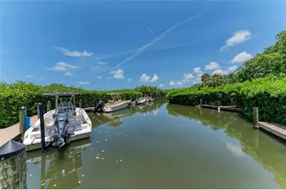 8963 Fishermens Bay Drive, Sarasota, FL 34231 - Photo 4