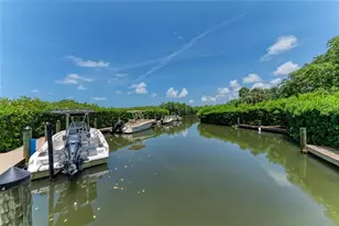 8963 Fishermens Bay Dr, Sarasota, FL 34231 - Photo 4