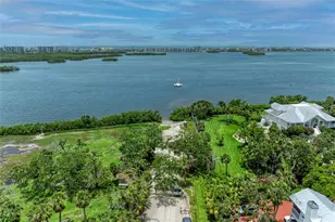 8963 Fishermens Bay Dr, Sarasota, FL 34231 - Photo 18