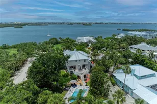 8963 Fishermens Bay Dr, Sarasota, FL 34231 - Photo 16
