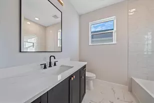 8387 Windbound Ct, Sarasota, FL 34240 - Photo 24