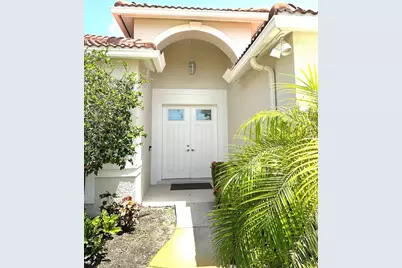 8870 Huntington Pointe Drive, Sarasota, FL 34238 - Photo 2