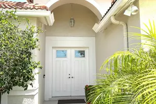 8870 Huntington Pointe Dr, Sarasota, FL 34238 - Photo 2