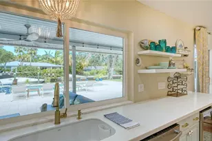 613 Buttonwood Dr, Longboat Key, FL 34228 - Photo 18