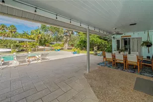 613 Buttonwood Dr, Longboat Key, FL 34228 - Photo 32