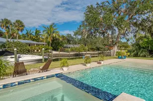 613 Buttonwood Dr, Longboat Key, FL 34228 - Photo 44