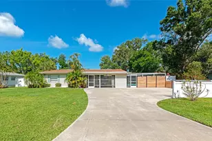 5948 Mirror Lake Rd, Sarasota, FL 34238 - Photo 2