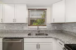 2513 Avenue B, Bradenton Beach, FL 34217 - Photo 16