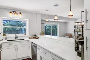 2141 Hyde Park St, Sarasota, FL 34239 - Photo 12