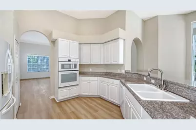 5839 Los Verdes Court, Bradenton, FL 34210 - Photo 10