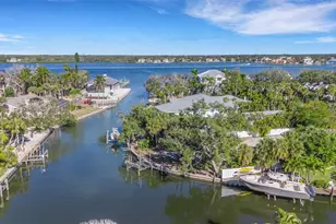 1231 Starboard Ln, Sarasota, FL 34242 - Photo 10