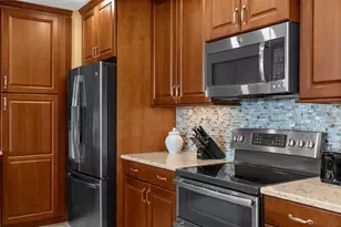 395 Aruba Cir, Bradenton, FL 34209 - Photo 10