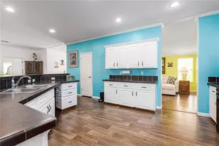 6710 36th Ave E, Palmetto, FL 34221 - Photo 4