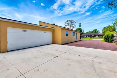 2315 Riverwood Pines Drive, Sarasota, FL 34231 - Photo 2