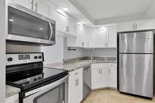 101 S Gulfstream Ave, Sarasota, FL 34236 - Photo 18