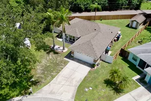 2761 Feiffer Cir, Sarasota, FL 34235 - Photo 2