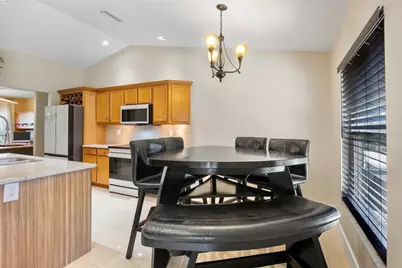 2761 Feiffer Circle, Sarasota, FL 34235 - Photo 6