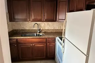 3101 Bee Ridge Rd, Sarasota, FL 34239 - Photo 4