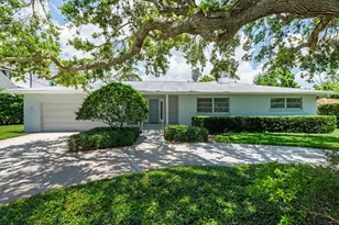 1541 Flower Dr, Sarasota, FL 34239 - Photo 2