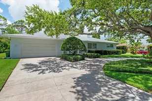 1541 Flower Dr, Sarasota, FL 34239 - Photo 4