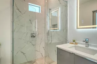 2124 Clematis Pl, Sarasota, FL 34239 - Photo 26