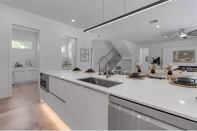 2124 Clematis Place, Sarasota, FL 34239 - Photo 10