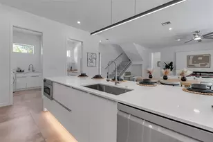 2124 Clematis Pl, Sarasota, FL 34239 - Photo 10