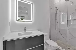 2124 Clematis Pl, Sarasota, FL 34239 - Photo 36