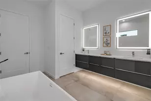 2124 Clematis Pl, Sarasota, FL 34239 - Photo 22