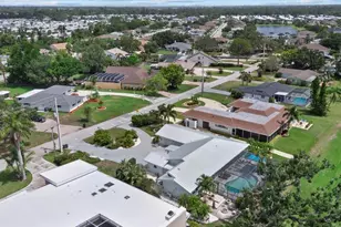 538 Magellan Dr, Sarasota, FL 34243 - Photo 42