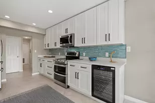 538 Magellan Dr, Sarasota, FL 34243 - Photo 30