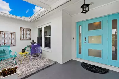 538 Magellan Drive, Sarasota, FL 34243 - Photo 4