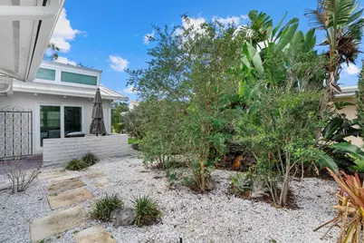 538 Magellan Drive, Sarasota, FL 34243 - Photo 10