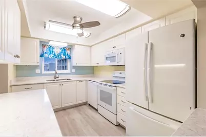 3635 Lake Bayshore Drive #J-410, Bradenton, FL 34205 - Photo 10