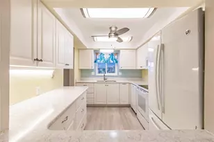 3635 Lake Bayshore Dr, Bradenton, FL 34205 - Photo 8